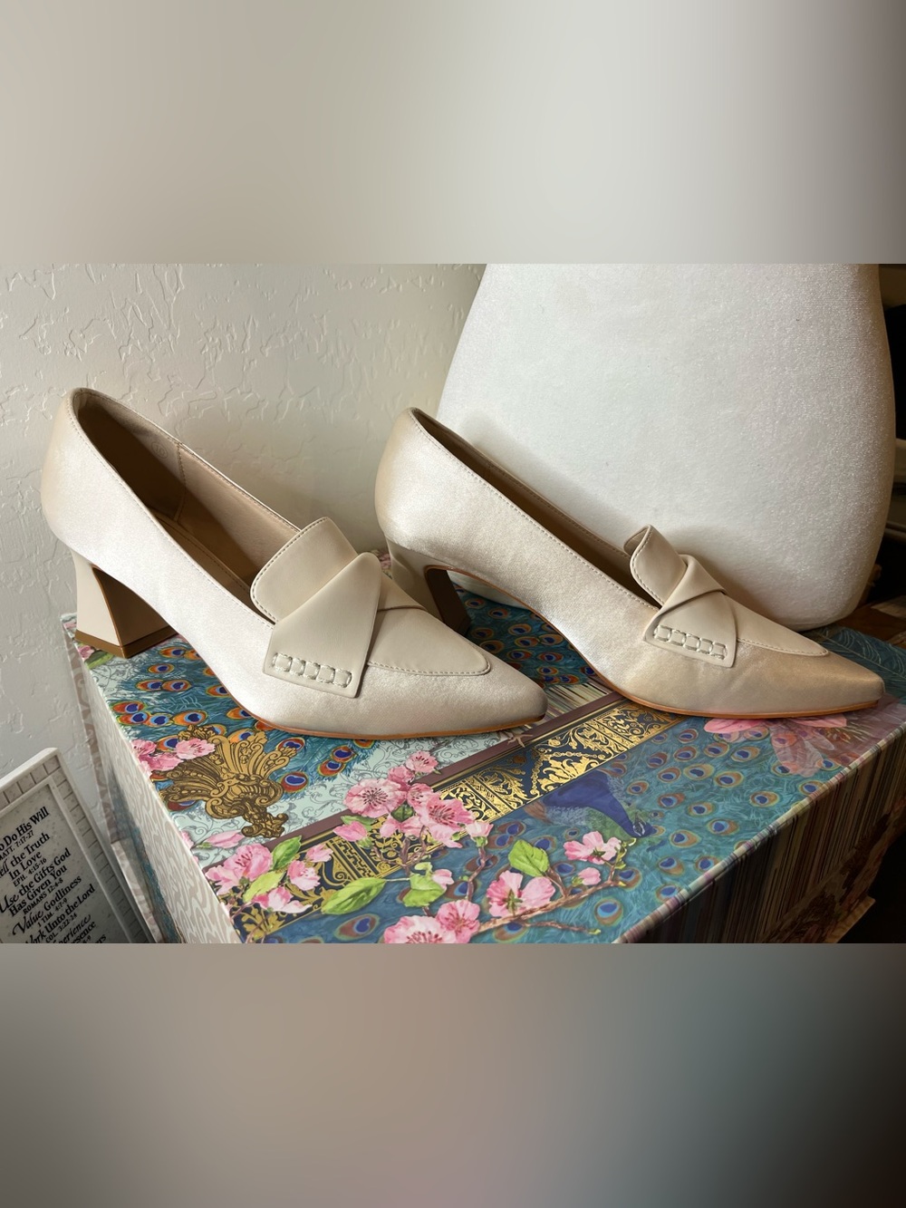 Ivory Satin Bow Pointed Toe Block Heel Pumps Size 10